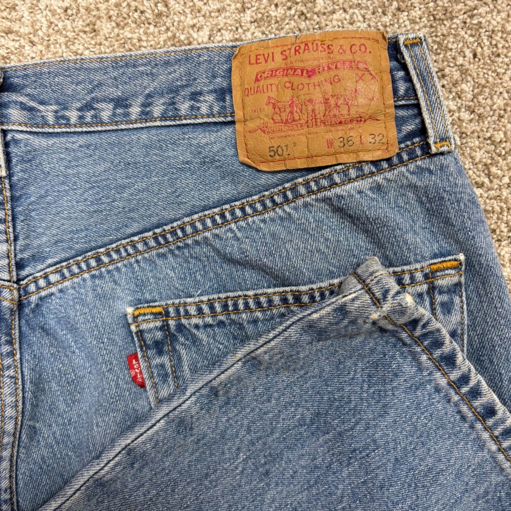 Vintage Levis 501 Jeans Men 36x32 Blue Original Fit Button Fly Straight Leg 2002